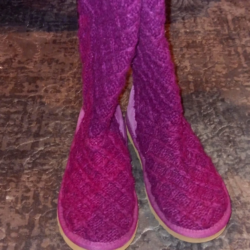 UGG Australia- Classic Cardy Women's 5 Knit Sweater Pink Woven Button Boots 5819